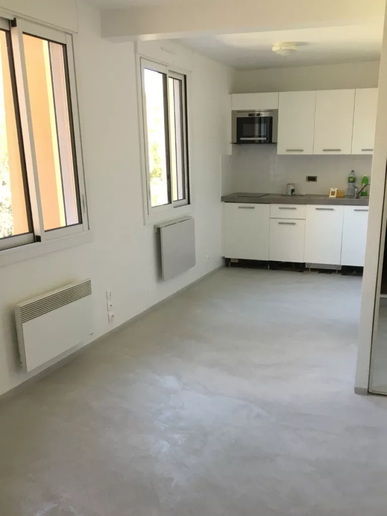 finition béton ciré après ragréage fibré